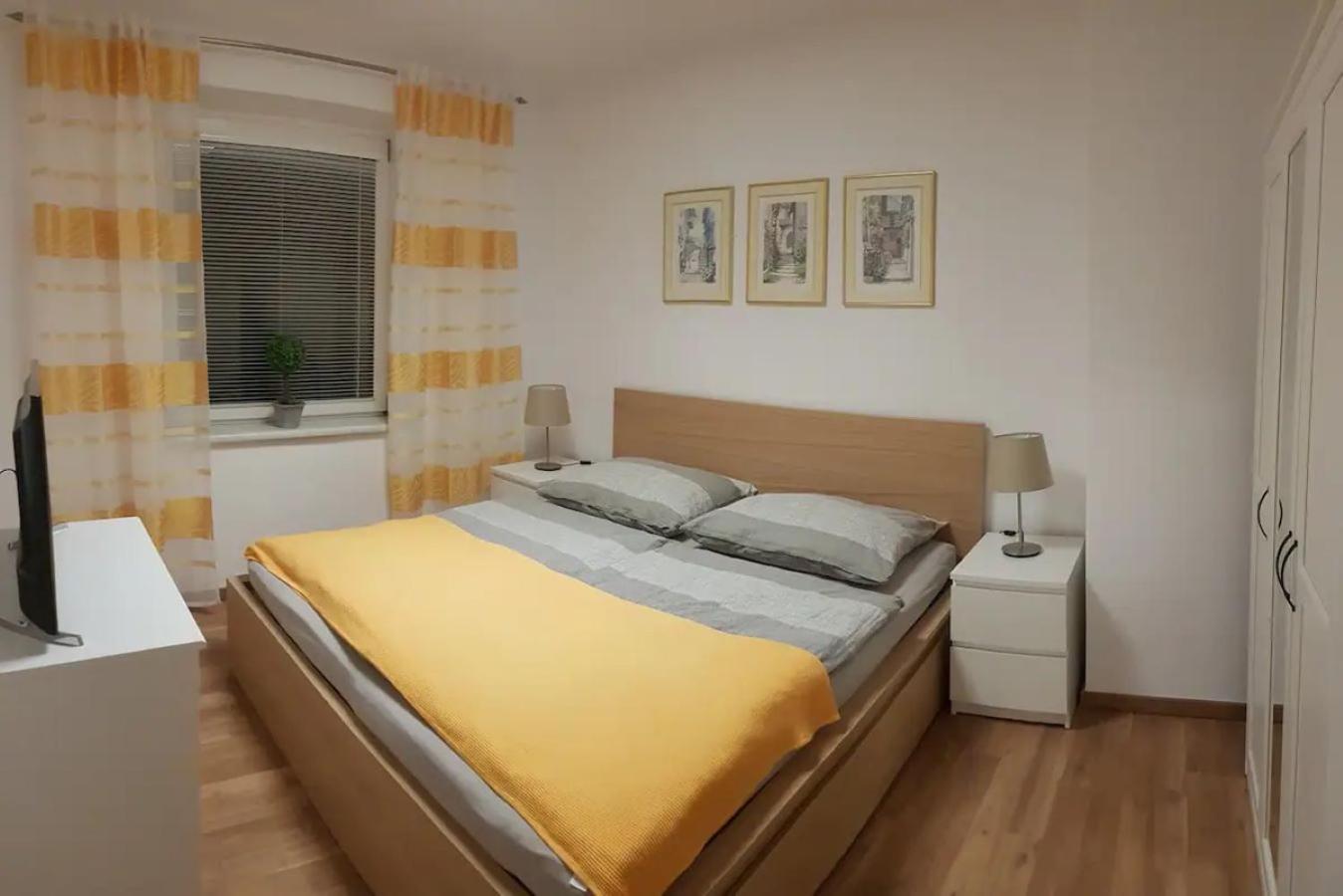 Top Appartement Fuer Business-Wohnen-Urlaub Wiener Neustadt Esterno foto